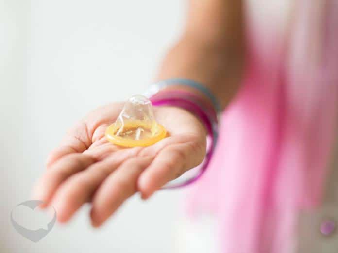 Sexy Bf Condom Wala Lund Wala - Condoms ke fayde aur nuksaan kya hai | Love Matters